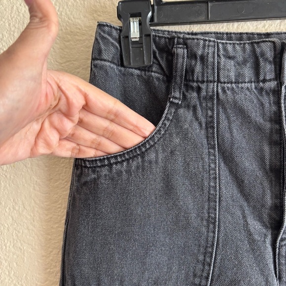 F21 Slouchy Fit black stonewash Button Fly womens jeans Size 25 - Picture 7 of 9